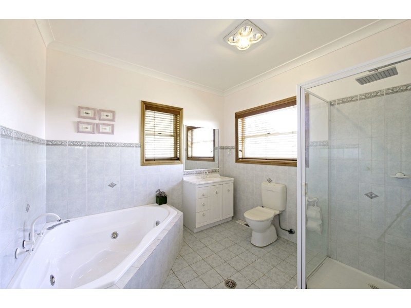 25 Irvine Drive, Yass NSW 2582