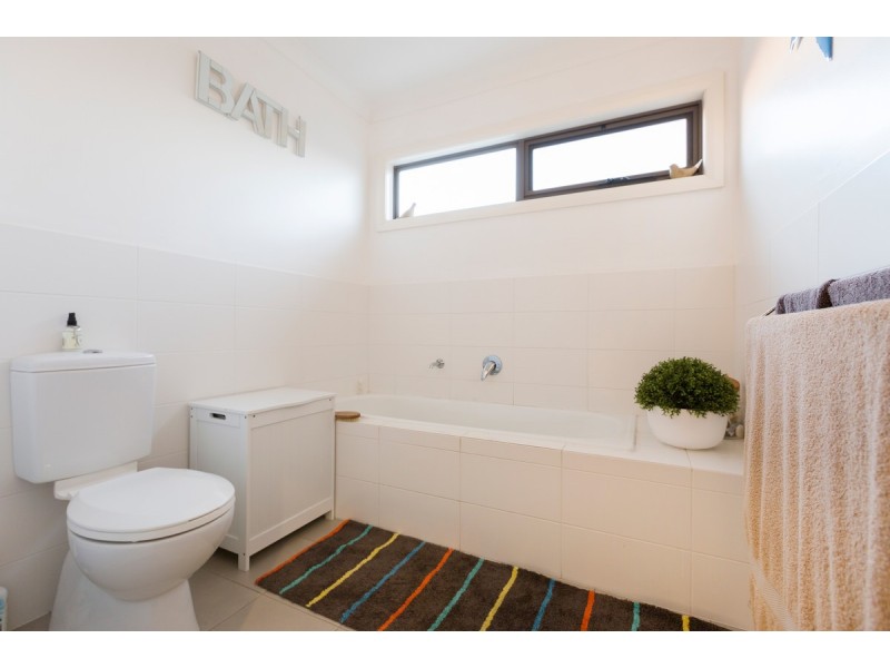 33 Helen Leonard Crescent, Forde ACT 2914
