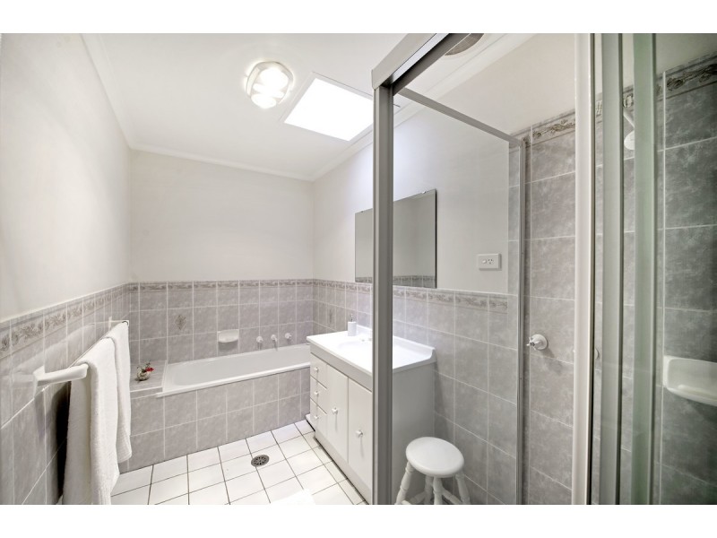 2/15 Barrington Crescent, Amaroo ACT 2914