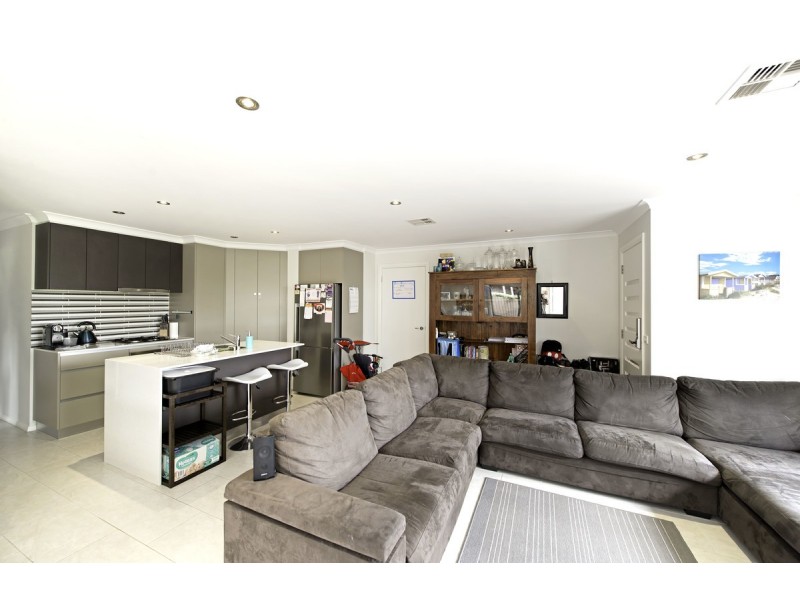 18 Hesba Brinsmead Street, Franklin ACT 2913