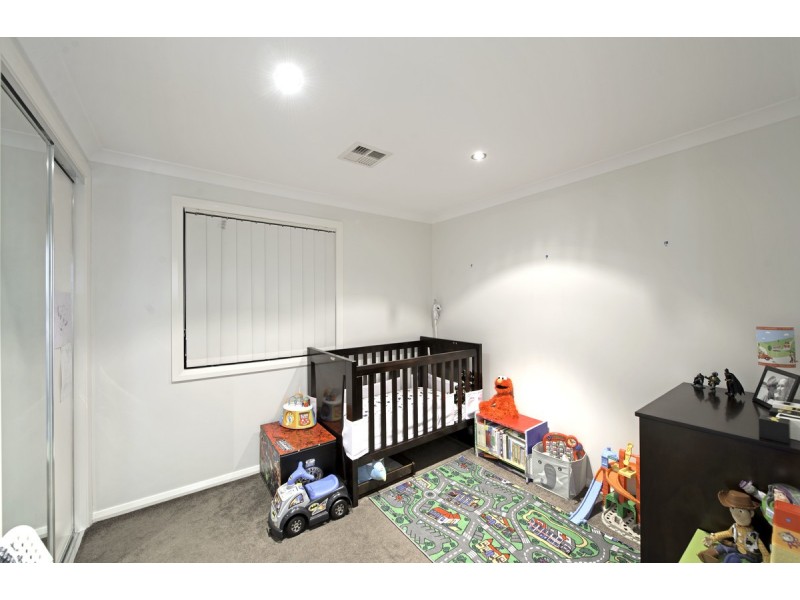 18 Hesba Brinsmead Street, Franklin ACT 2913