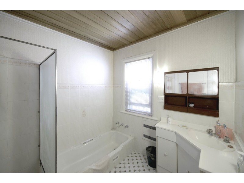 27 Shaw Street, Yass NSW 2582