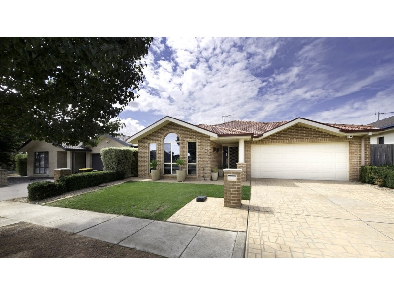 40 Ian Potter Crescent, Gungahlin ACT 2912