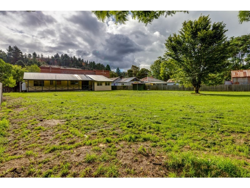 68 Foxlow Street, Captains Flat NSW 2623