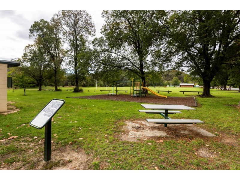 68 Foxlow Street, Captains Flat NSW 2623