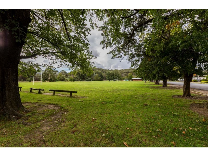 68 Foxlow Street, Captains Flat NSW 2623