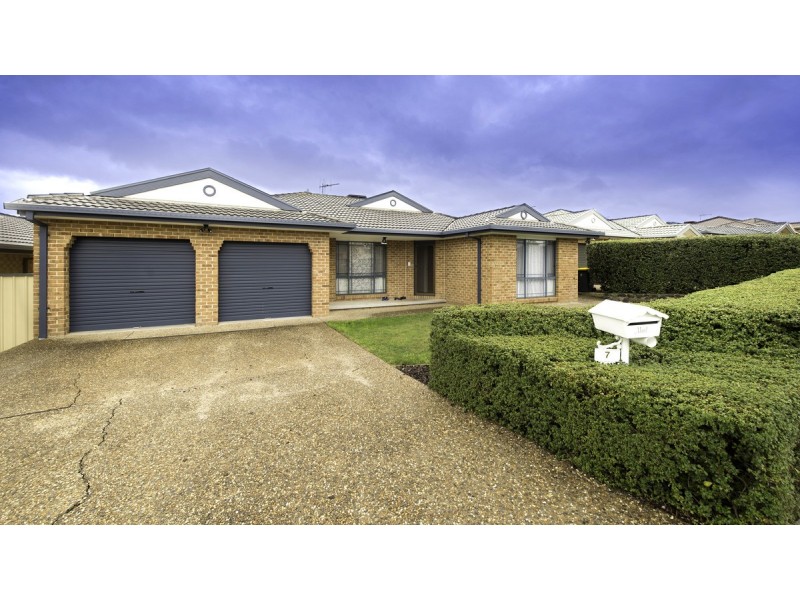 7 Delma View, Gungahlin ACT 2912