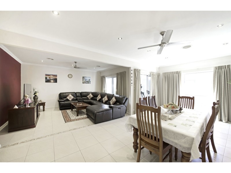 17 Wallaman Street, Harrison ACT 2914