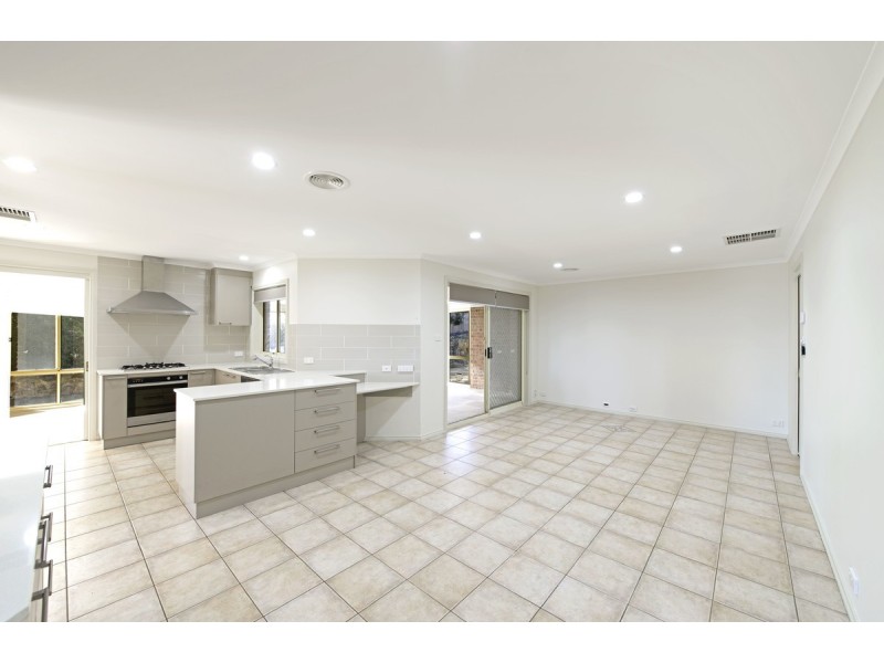 34 Evelyn Owen Crescent, Dunlop ACT 2615