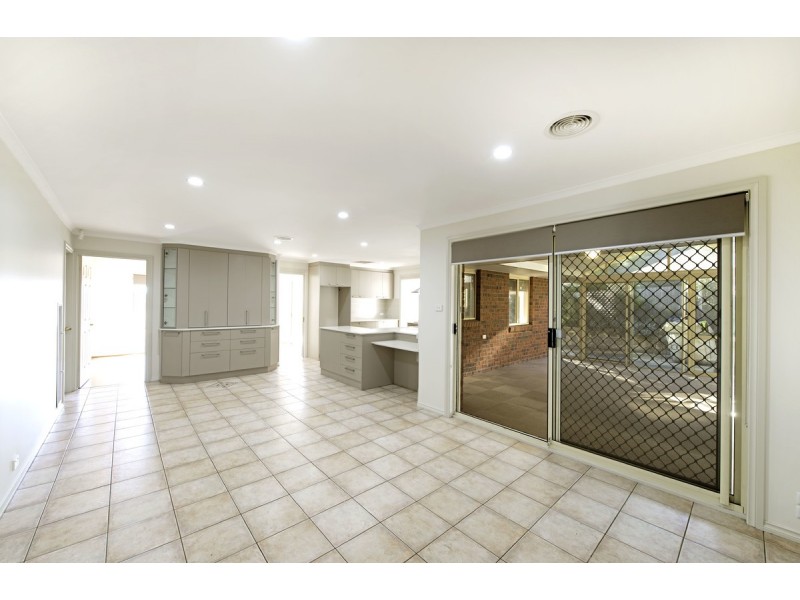 34 Evelyn Owen Crescent, Dunlop ACT 2615