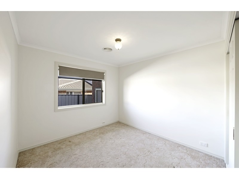 34 Evelyn Owen Crescent, Dunlop ACT 2615