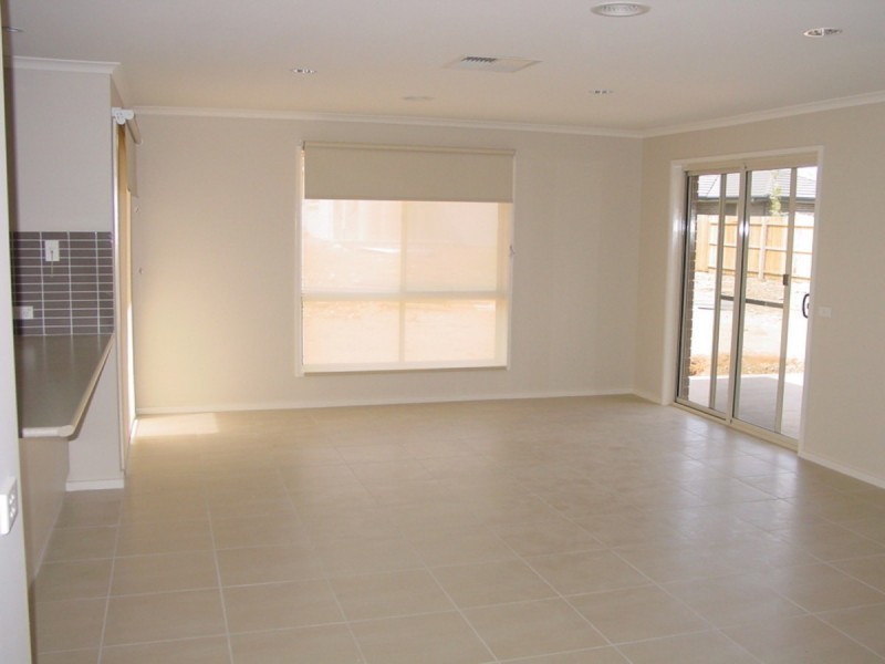 32 Beveridge Crescent, Forde ACT 2914