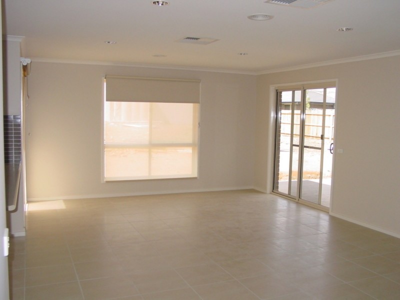 32 Beveridge Crescent, Forde ACT 2914