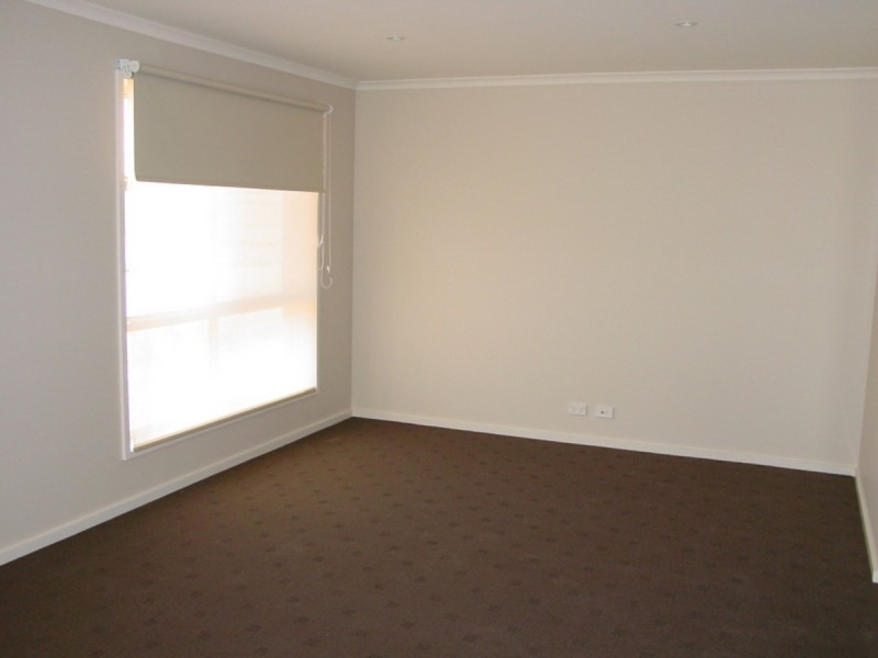 32 Beveridge Crescent, Forde ACT 2914