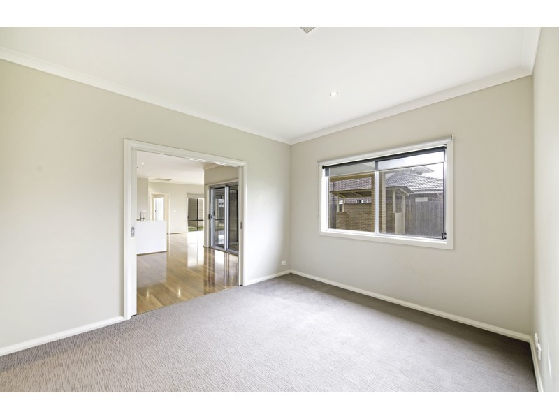 90 Chance Street, Crace ACT 2911