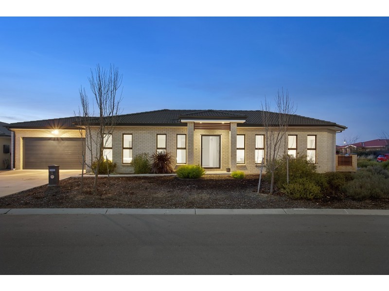 2 Herring Place, Macgregor ACT 2615