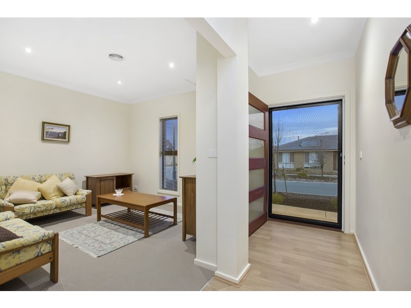 2 Herring Place, Macgregor ACT 2615