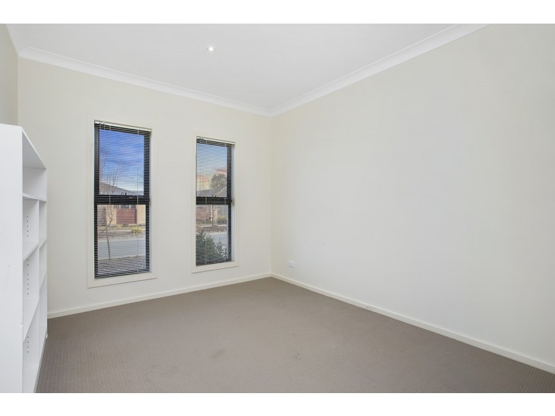 2 Herring Place, Macgregor ACT 2615