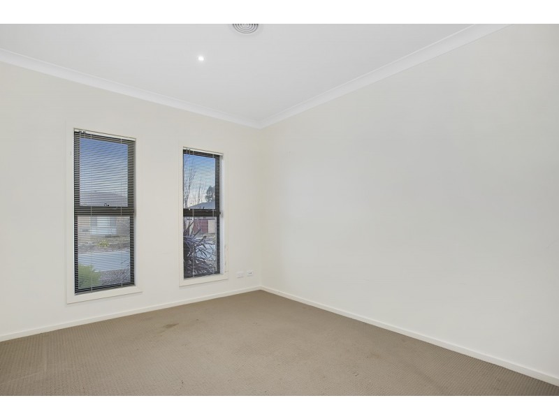 2 Herring Place, Macgregor ACT 2615