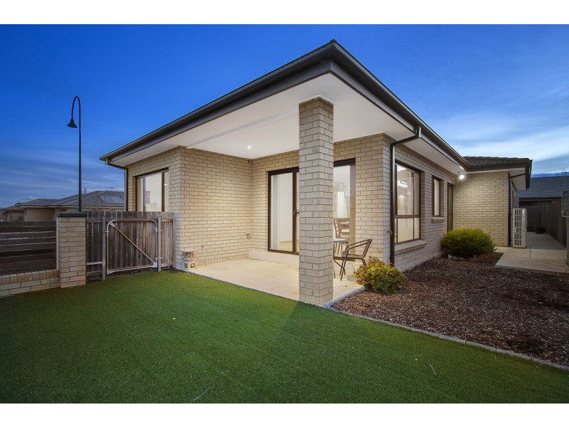 2 Herring Place, Macgregor ACT 2615