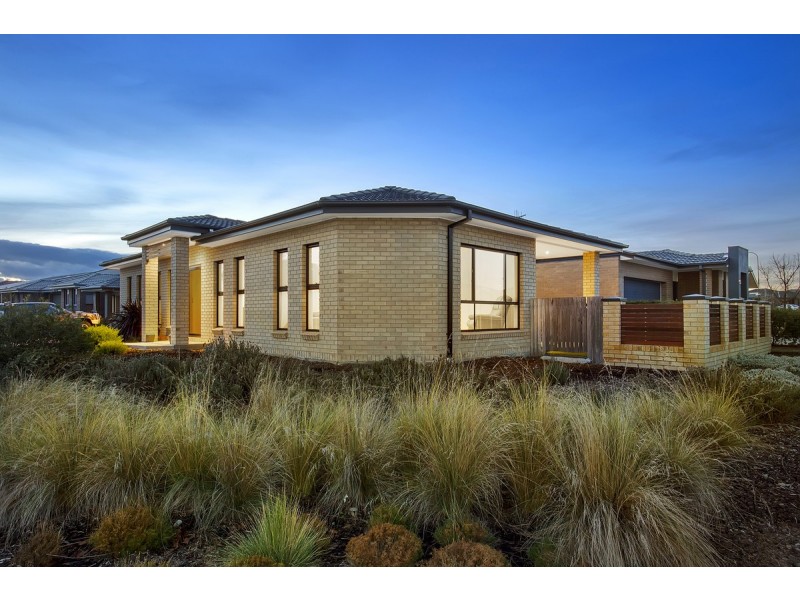 2 Herring Place, Macgregor ACT 2615