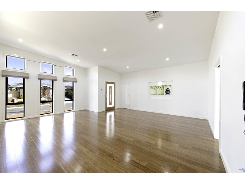18 Pearl Gibbs Circuit, Bonner ACT 2914