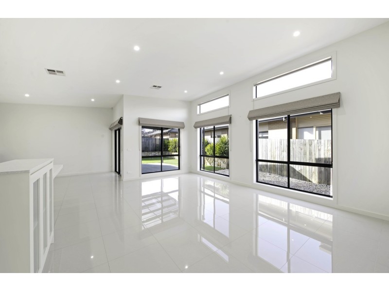 18 Pearl Gibbs Circuit, Bonner ACT 2914