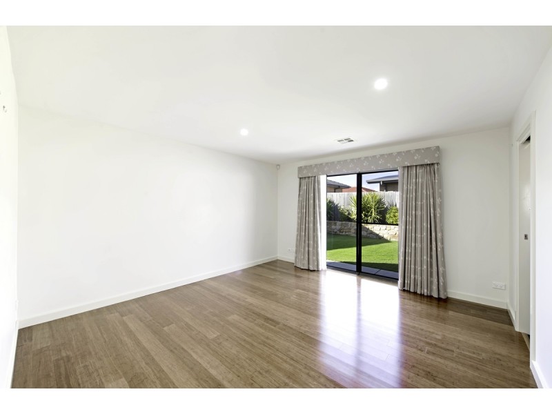 18 Pearl Gibbs Circuit, Bonner ACT 2914