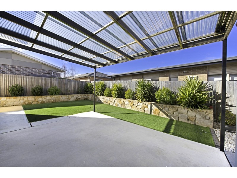 18 Pearl Gibbs Circuit, Bonner ACT 2914