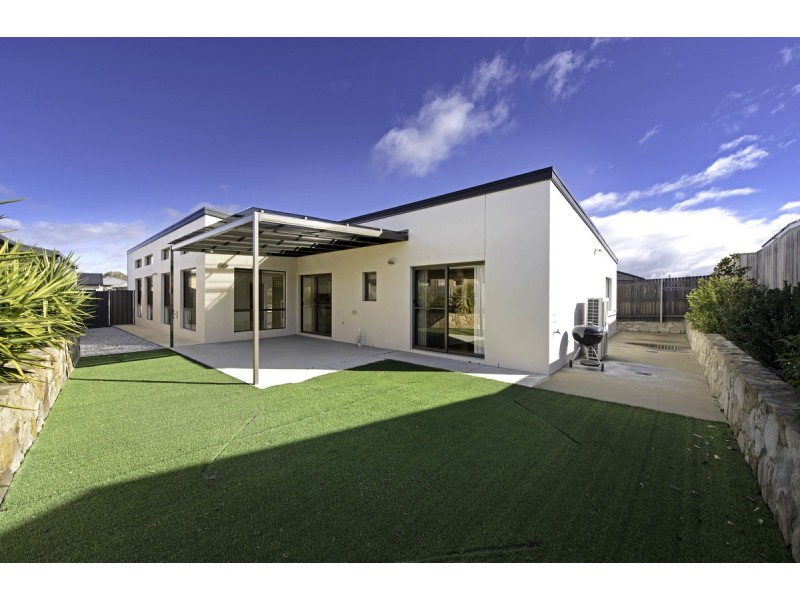 18 Pearl Gibbs Circuit, Bonner ACT 2914