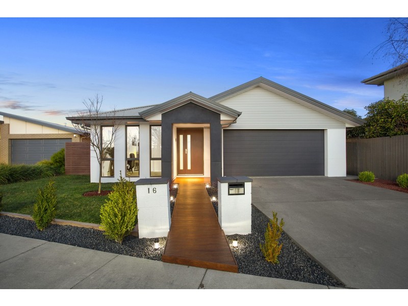 16 Denoon Street, Forde ACT 2914