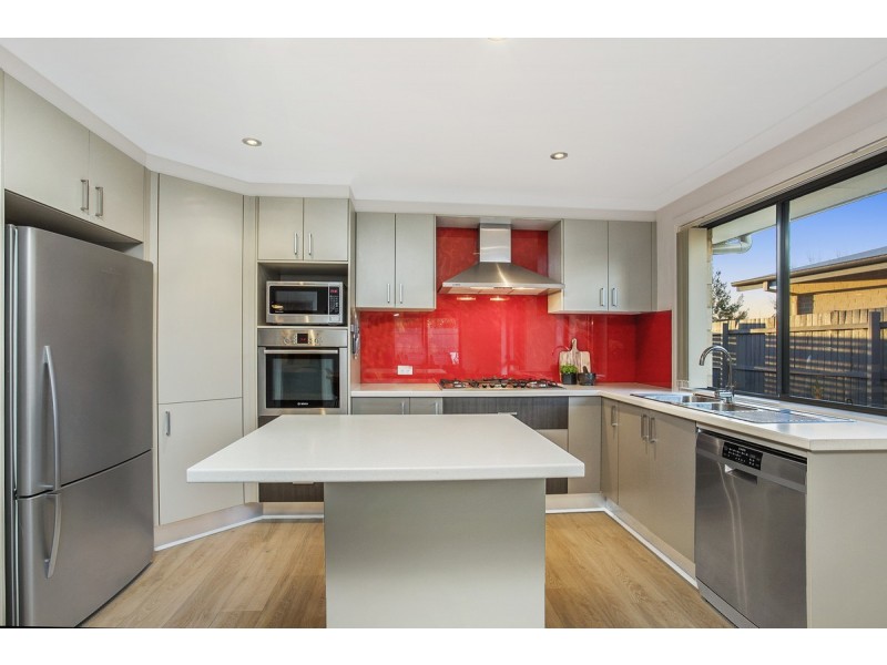 16 Denoon Street, Forde ACT 2914