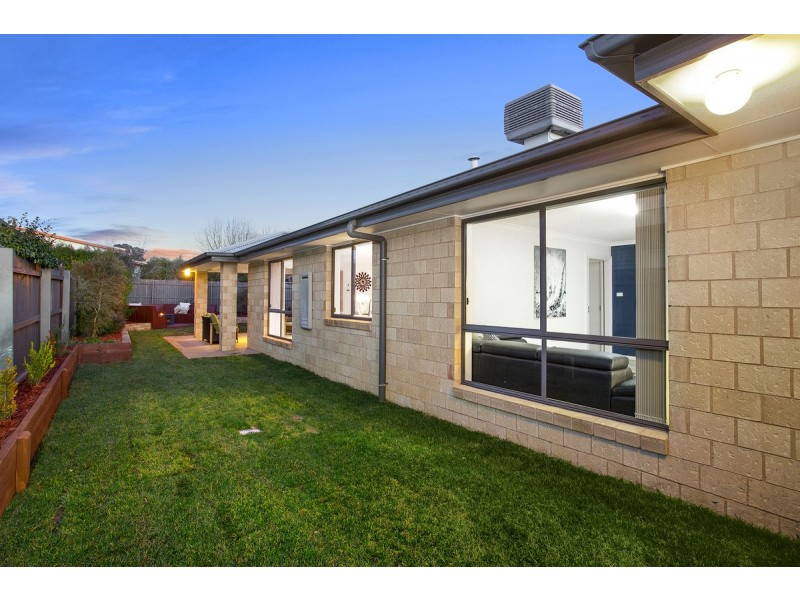 16 Denoon Street, Forde ACT 2914
