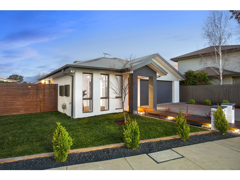 16 Denoon Street, Forde ACT 2914