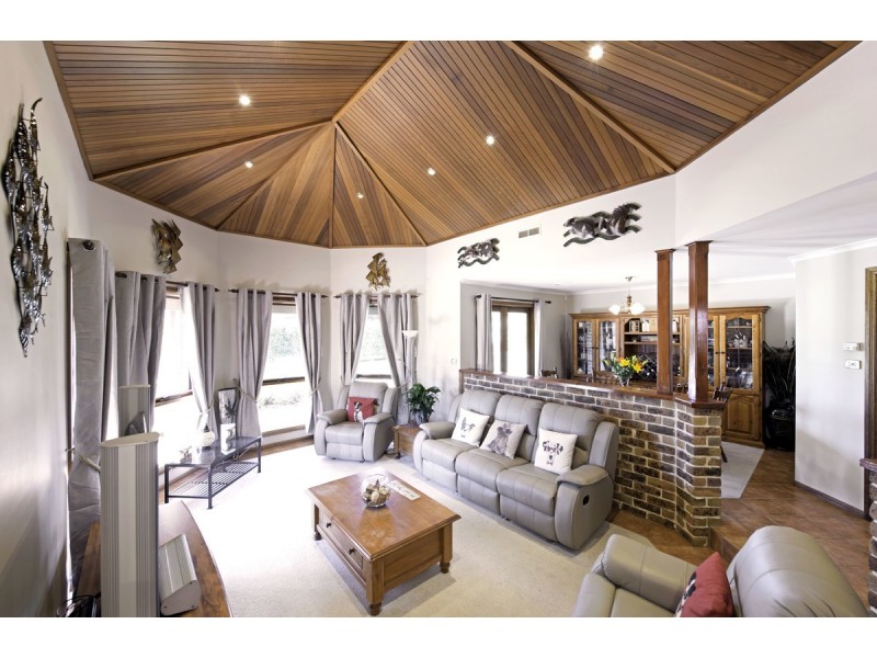 2 Tuross Close, Amaroo ACT 2914