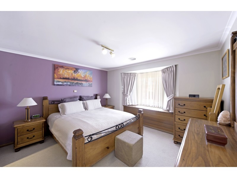 2 Tuross Close, Amaroo ACT 2914