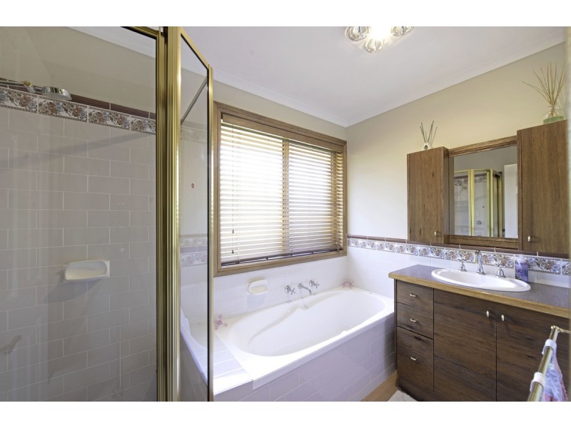 2 Tuross Close, Amaroo ACT 2914