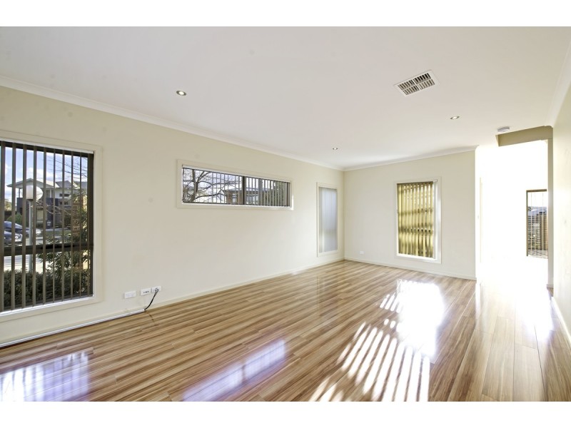 1/2 Ridding Street, Forde ACT 2914