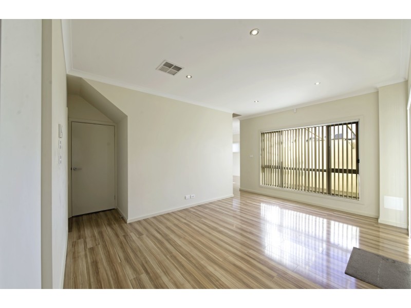 1/2 Ridding Street, Forde ACT 2914