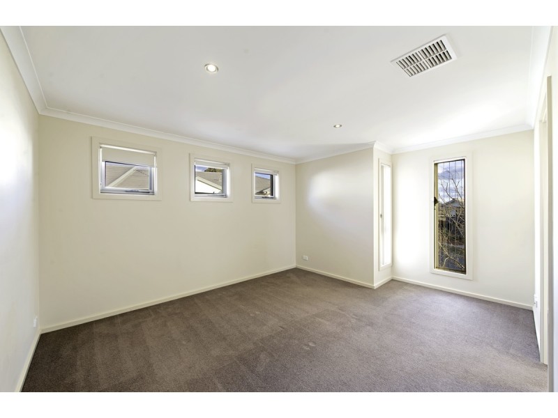 1/2 Ridding Street, Forde ACT 2914