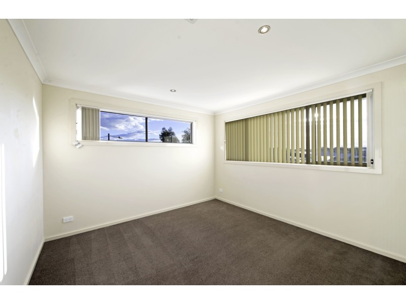 1/2 Ridding Street, Forde ACT 2914