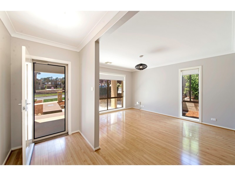 8 Everson Street, Forde ACT 2914
