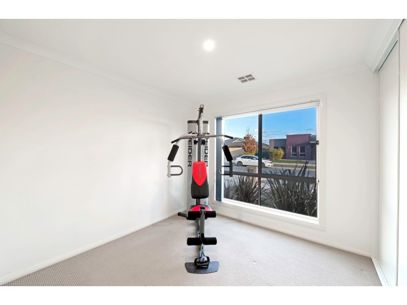 10 Marie Pitt Street, Franklin ACT 2913