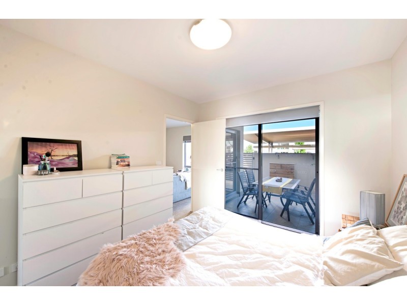 4/4 Thadoona Street, Crace ACT 2911