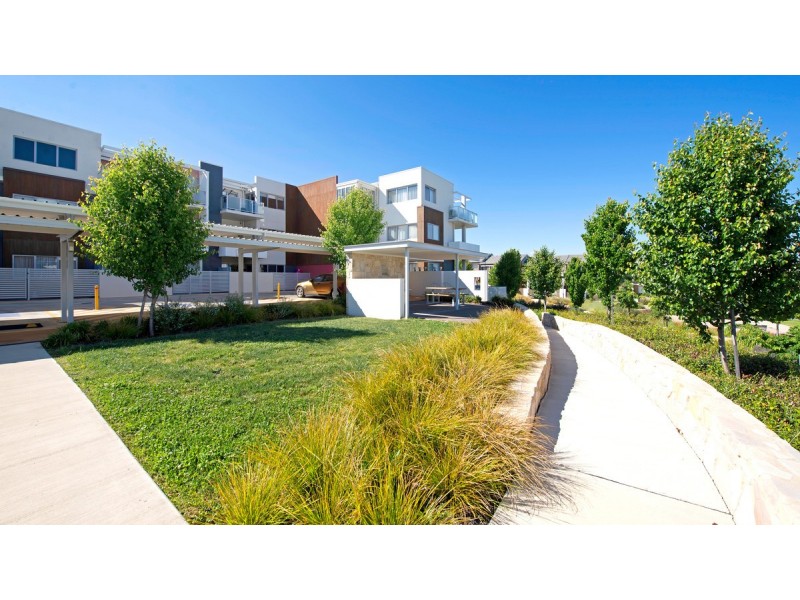 4/4 Thadoona Street, Crace ACT 2911
