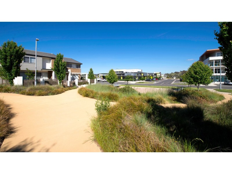 4/4 Thadoona Street, Crace ACT 2911