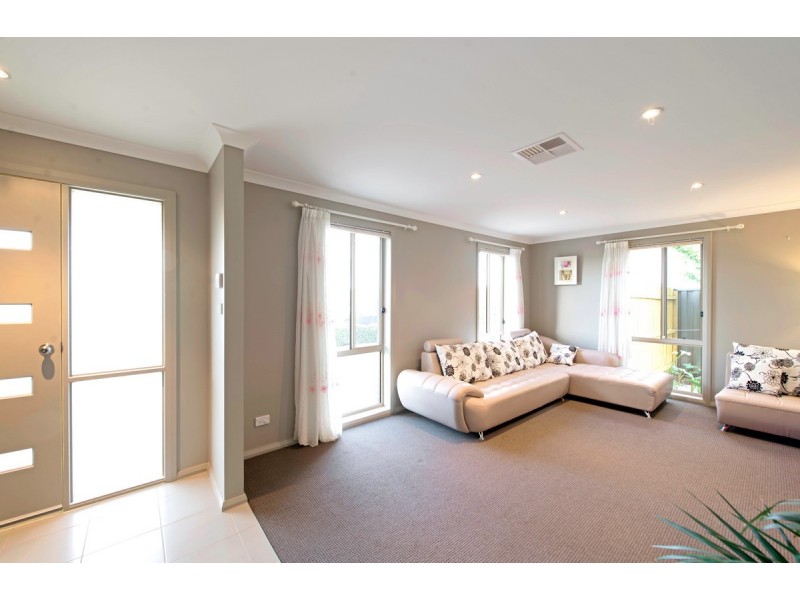 10 Oodgeroo Avenue, Franklin ACT 2913