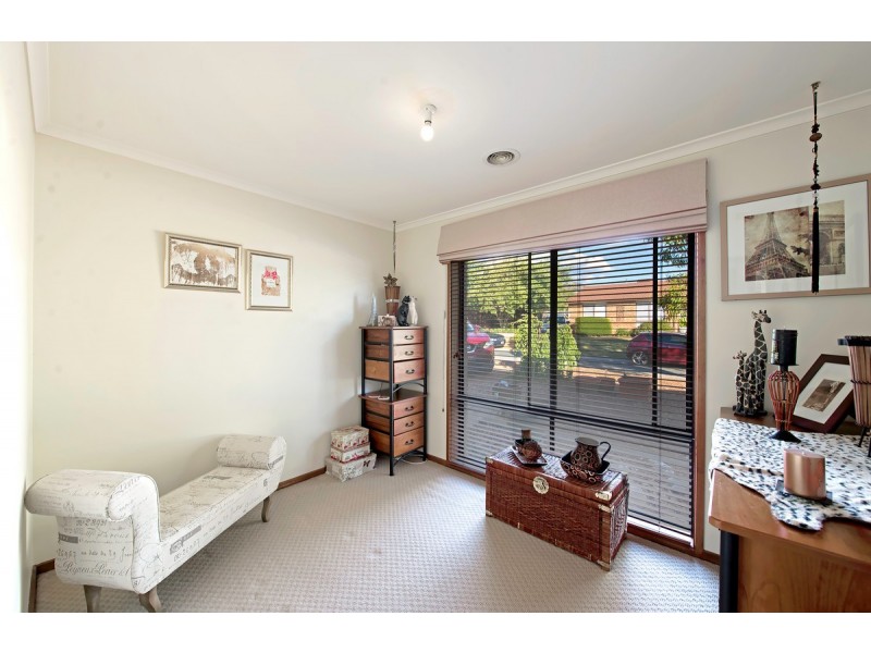 18 Beazley Crescent, Calwell ACT 2905