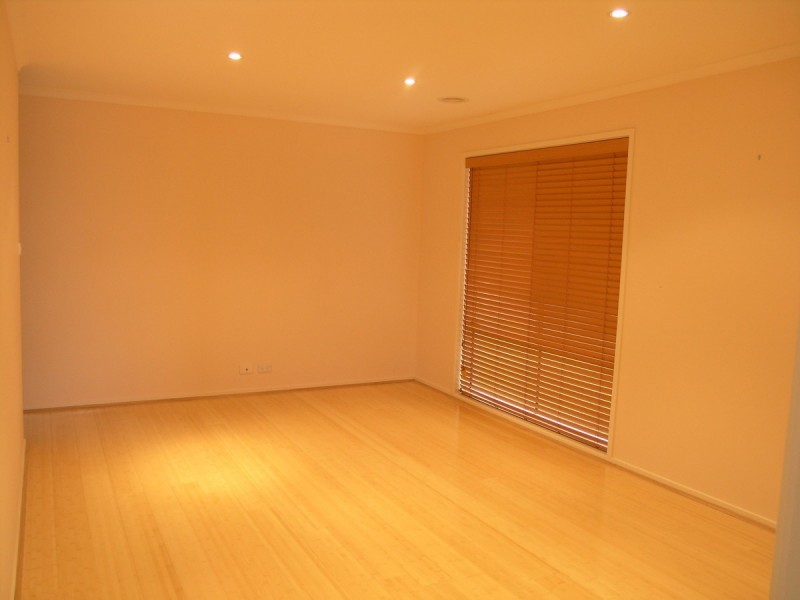 16 Helen Leonard Crescent, Forde ACT 2914