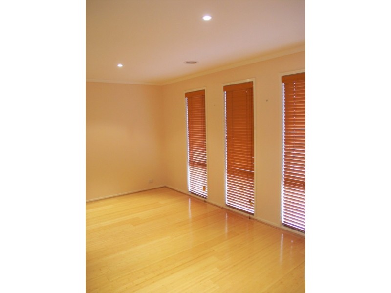 16 Helen Leonard Crescent, Forde ACT 2914